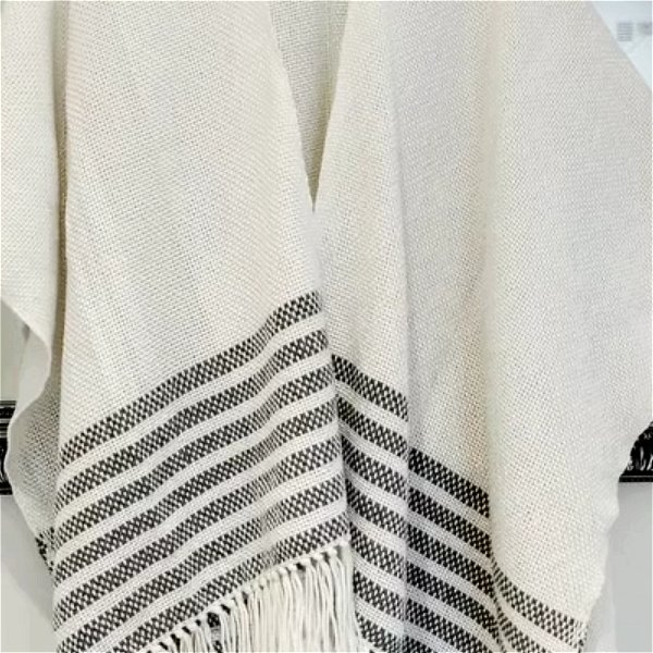 Ruanas tejidas en telar Alicura artesanales